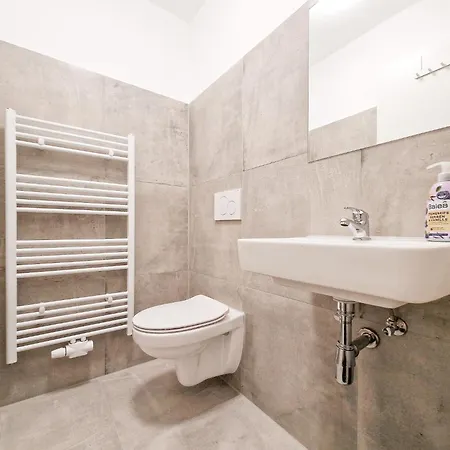 Tolstov - 3 , 4 And 5 - 20 Min Zur Messe Dus Lägenhet