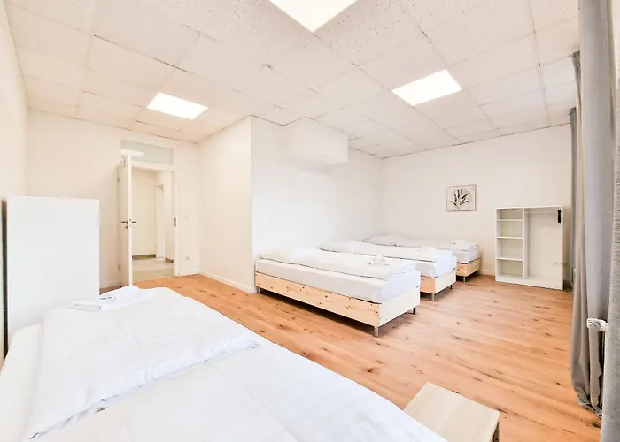 Tolstov - 3 , 4 And 5 - 20 Min Zur Messe Dus Apartament