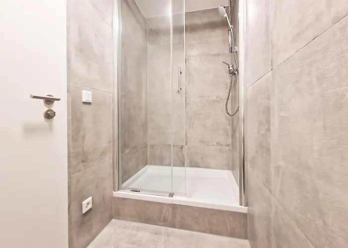 Apartament Tolstov - 3 , 4 And 5 - 20 Min Zur Messe Dus