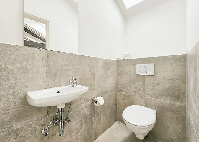 Tolstov - 3 , 4 And 5 - 20 Min Zur Messe Dus Apartament